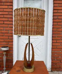 Lampe MCM à teck interlace shade mid century modern
