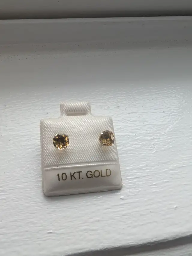 New 10K Yellow Gold Citrine Earrings For Sale in Jewellery & Watches in London - Image 9