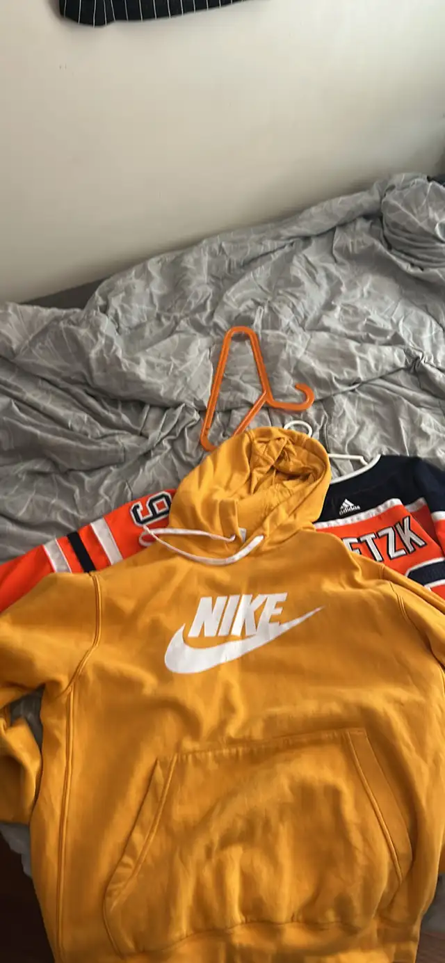 Orange Nike sweater larger in Men's in Kingston - Image 2
