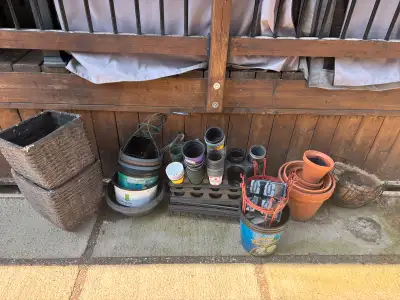 Free gardening containers and pots, View more