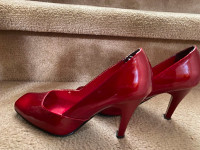 Beautiful Shoes  size 7 in Excellent condition