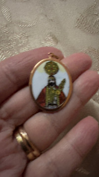 19k rose gold Jesus pendant 