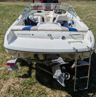 Bateau à vendre Opendeck Très propre Stingray LS185 2005 Seulement 500 heures Moteur Volvo Penta 3.0...