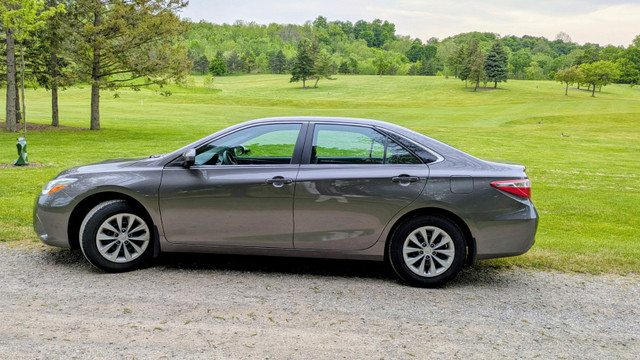 2017 LOW KM TOYOTA CAMRY LE in Cars & Trucks in Hamilton