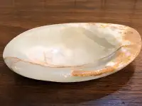 Beautiful natural onyx stone soap dish 7” long weights 1.5lb
