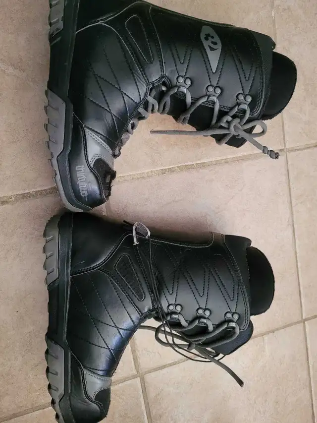 ThirtyTwo Snowboard Boots - 9 in Snowboard in Calgary - Image 4