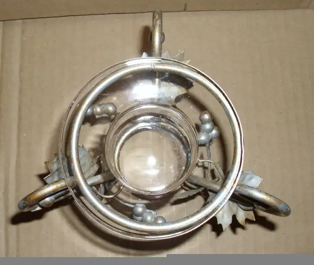 Grape and Vine Candle Holder and 10 Candles in Home Décor & Accents in Mississauga / Peel Region - Image 3
