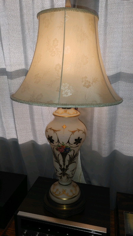 Large Antique Lamp in Arts & Collectibles in Leamington - Image 2