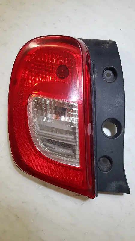 Lumières arrières Nissan Micra Tail Lights 2015-2019 OEM in Auto Body Parts in Longueuil / South Shore - Image 2