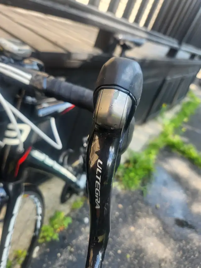 Lapierre Sensium Pro 300 – Carbon Road Bike – Ultegra Upgrade in Road in Ottawa - Image 9