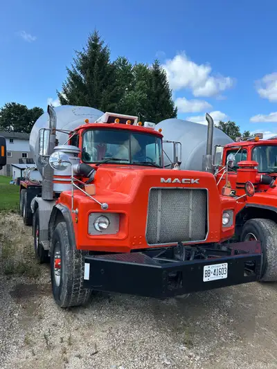 A very well maintained, very well working, and very good condition 2002 Mack 9m mixer. Has a Mack en...