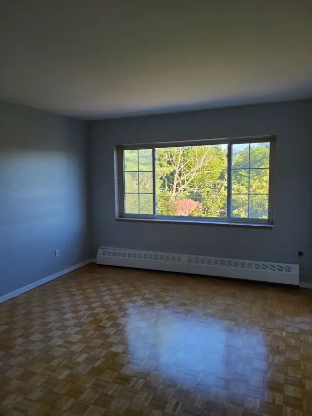 BEAUTIFUL RENOVATED 2 BDR APT. - HEAT INCL. - IMMED. OR FEB. 1