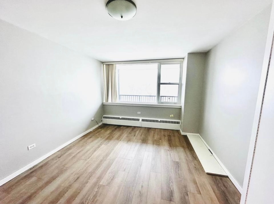 One Bedroom Wellington Crescent Art Deco Apartment 2
