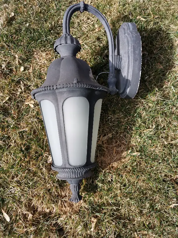Outdoor wall light in Outdoor Lighting in Calgary - Image 2