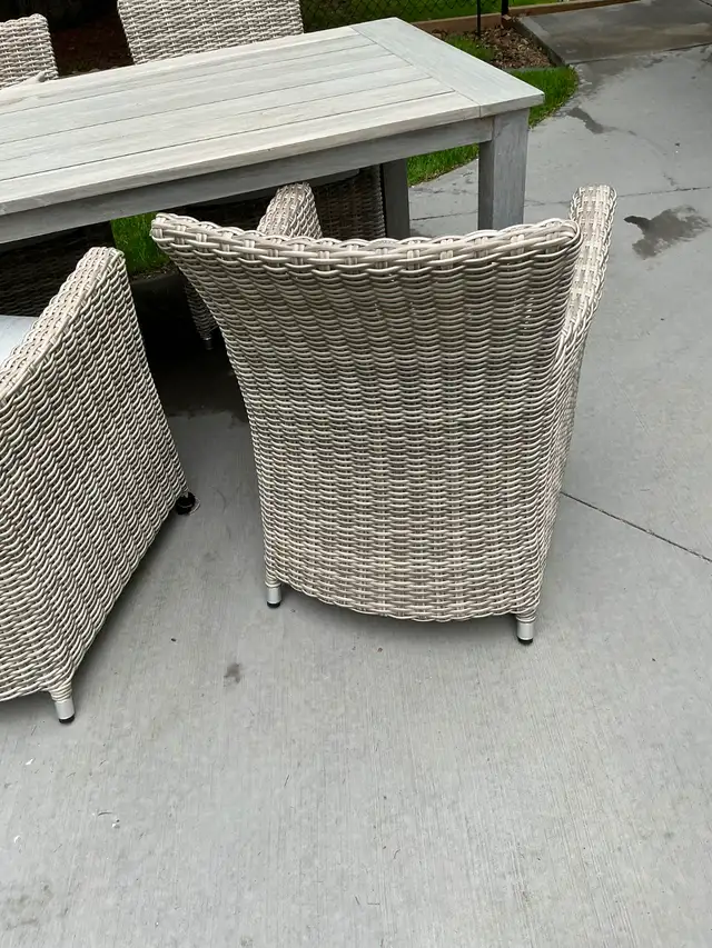 Next to new outdoor dining set