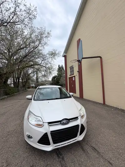 I am selling 2012 Focus with 5spd Manual transmission, Vehicle is in good driving order, very good o...
