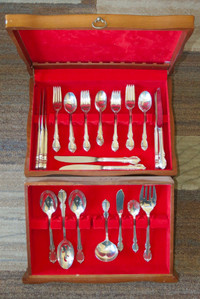 1847 Rogers Bros Vintage US Silver plated dinner ware for sale