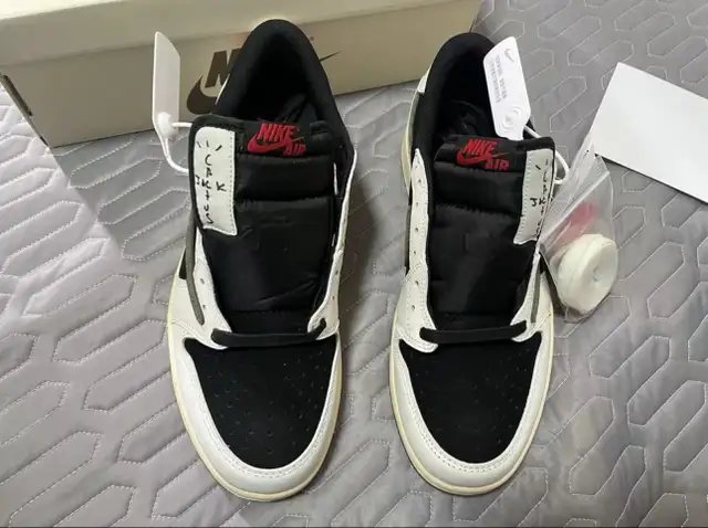 Jordan 1 Retro Low SP Travis Scott Olive  in Men's Shoes in Mississauga / Peel Region - Image 4