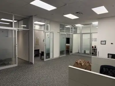 NE/NW CALGARY - DEERFOOT TRAIL / COUNTRY HILLS BLVD NE Fully Finished, clean and professional 2nd fl...