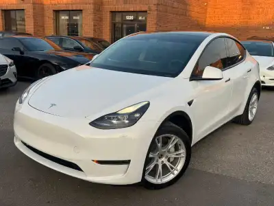 *LONG RANGE* *ALL WHEEL DRIVE* *LEATHER SEATS* * *LOADED* *CERTIFIED* * *BLUETOOTH* *BACKUP CAMERA*...