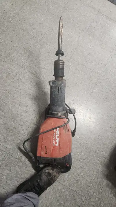 ?Need to breake up a wall or floor or chip around pipes widows toilets etc? This tool is perfect 102...