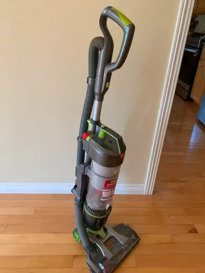 Free clean vacuum cleaner works but doesn’t clean very well good to use as is, to repair or for part...