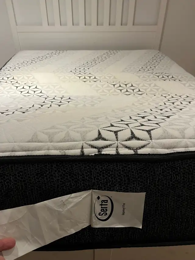 Structure de lit queen in Beds & Mattresses in Longueuil / South Shore - Image 6