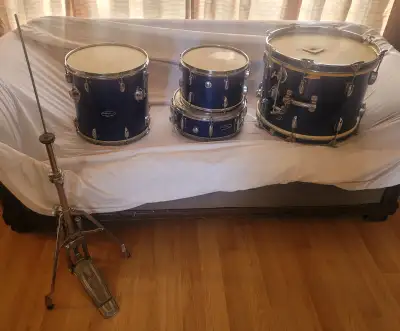 60s Silvertone Japan sparkle drums -Pearl stand Paiste cymbals, View more