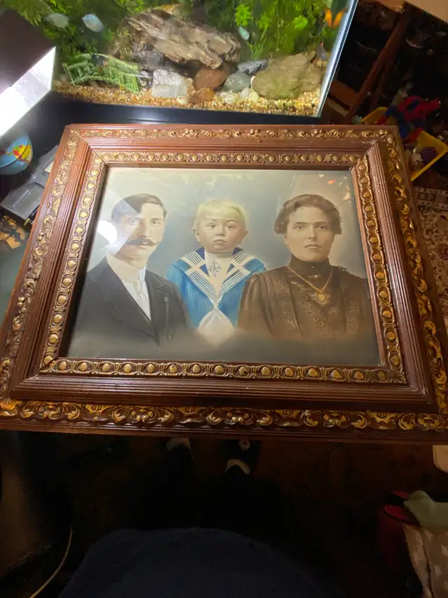 Antique Picture Family Frame Carved Wood & Convex Glass in Arts & Collectibles in Vancouver - Image 2