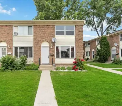 2-bedroom, 2-bathroom townhouse located in Carlton Place Sarnia. The main level features a large liv...