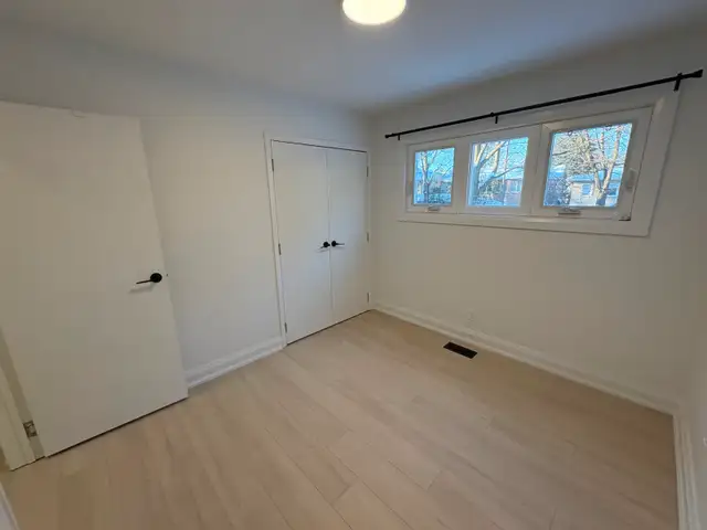 XLARGE 4 Bedroom 1.5 Bath Renovated House at Yonge and Steeles in Long Term Rentals in Markham / York Region - Image 23