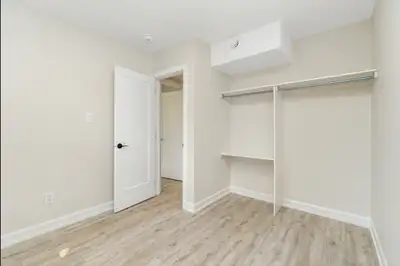 4 Bedroom and 2 Bathroom near Carleton University!