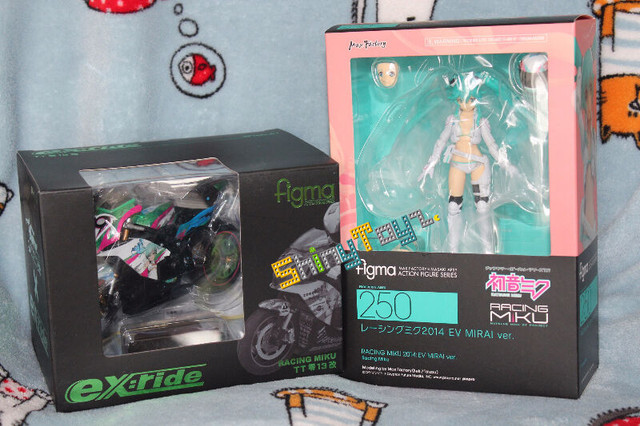 [ShinyToyz] Figma Racing Miku 2014 EV MIRAI + Ex:ride Spride.07 in Arts & Collectibles in City of Montréal - Image 2