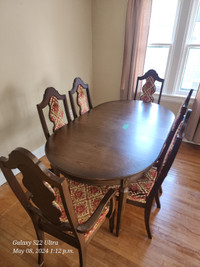 Dining room table & 6 matching chairs $125need gone today !