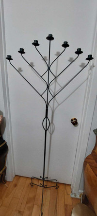 Chandelier gothique en fer  // old iron chandelier  30$