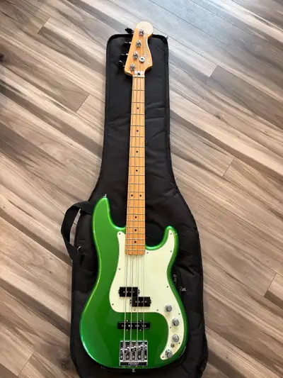 Fender Player Plus Precision Bass - Cosmic Jade Beautiful Fender Player Plus Series Precision Bass i...
