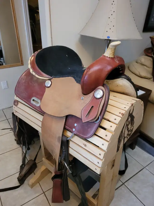 18 wide English saddle,  all purpose,  one 15 double d trail sad in Equestrian & Livestock Accessories in North Bay - Image 2