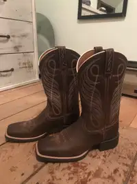 Ariat Cowgirl boots $300 OBO 