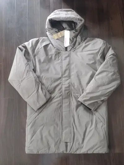 Size: Medium Colour: Light Brown Water and wind resistant. Primaloft insulation Brand new is $246+ta...