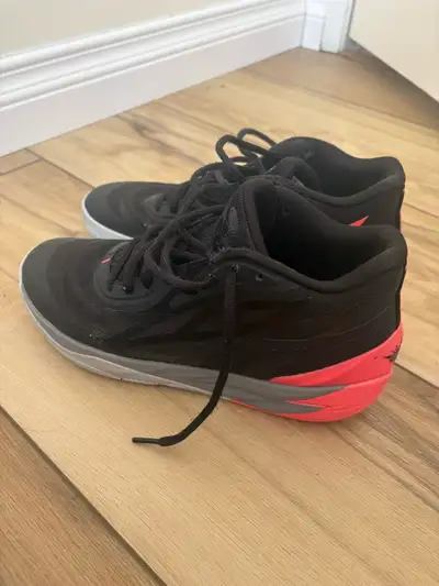 Basketball shoes, View more