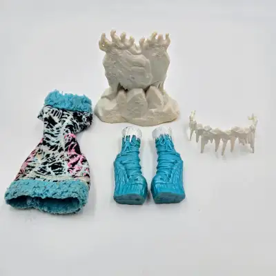 Monster High Abbey Bominable Art Class Dress Shoes Belt Ice Scul, View more