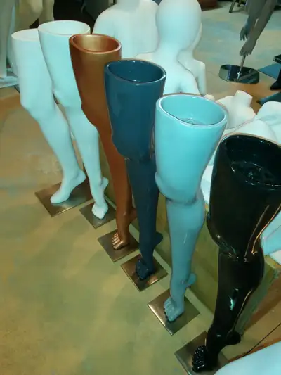 ★★★ JAMBES DE MANNEQUIN ET PRÉSENTOIRS DE MAGASIN PAS CHER ★★★P9, View more
