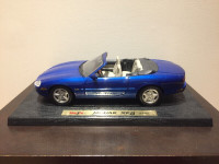 Diecast Model Car - Maisto 1:18 1996 Jaguar XK8