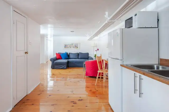 Bloor & Ossiington - Downtown Toronto Suite