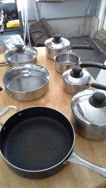 ASSORTED COOKING POTS PANS + LIDS + 2 GLASS LIDS dans Vaisselle et articles de cuisine  à Ouest de l’Île - Image 4