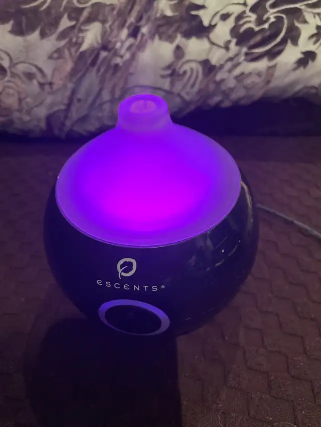 ESCENTS DIFFUSER in excellent condition works great in Health & Special Needs in Markham / York Region - Image 3