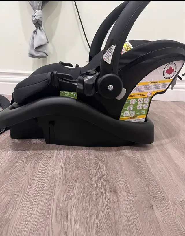 Infant car seat in Strollers, Carriers & Car Seats in Cambridge - Image 4