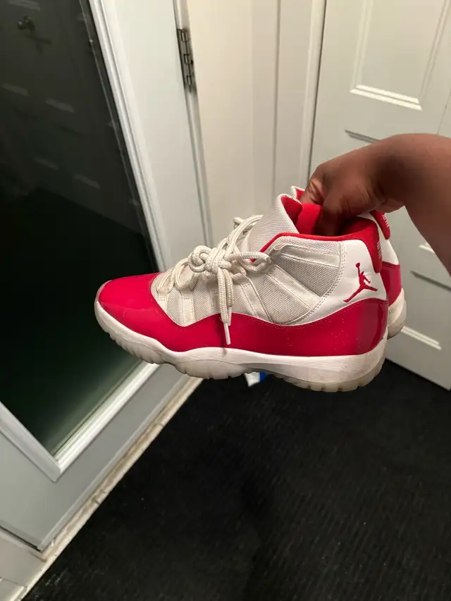 Jordan 11 Cherry in Men's Shoes in Longueuil / South Shore - Image 4