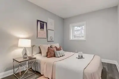 luxury bedroom nearby Christie subway 1300 per month