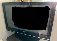 Samsung 50”plasma TV  has small line mid screen 